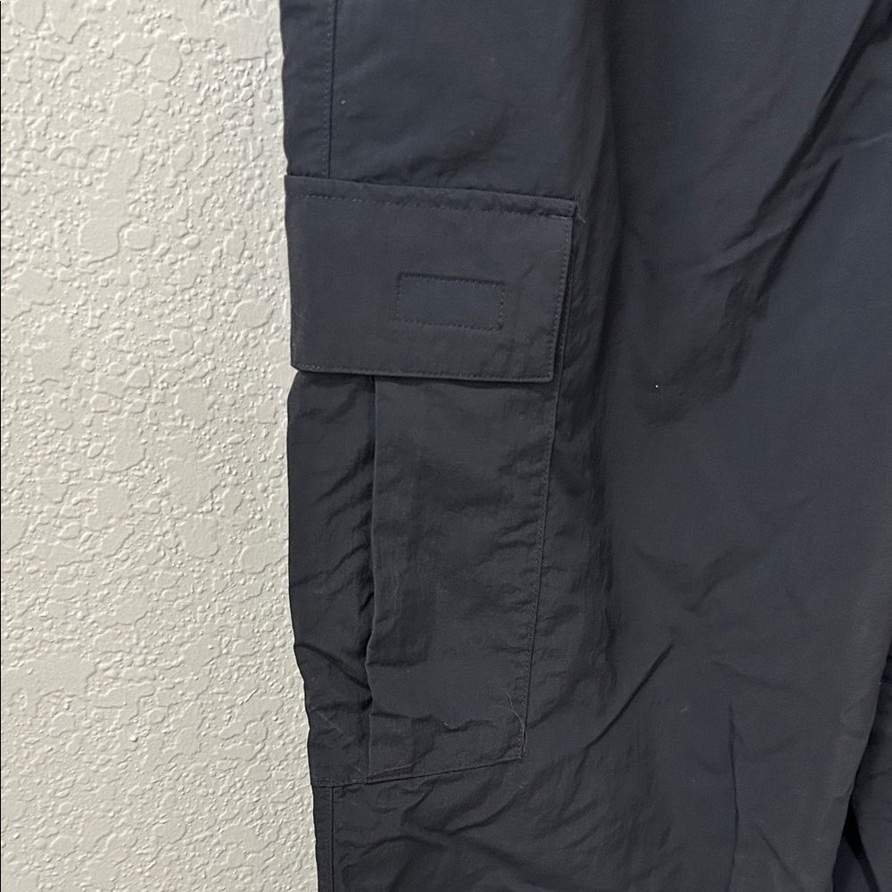 Nike Black Cargo Jogger Pants with Elastic Cuffs - Picture 5 of 9